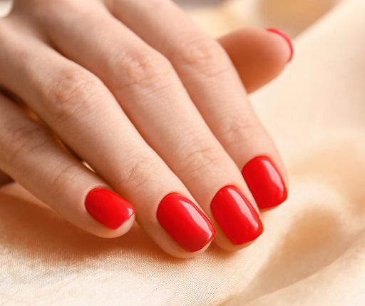 unghie medie corte rosse